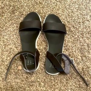 Black sandals size 8 1/2